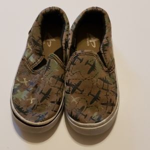 Athletech boys tennis shoes